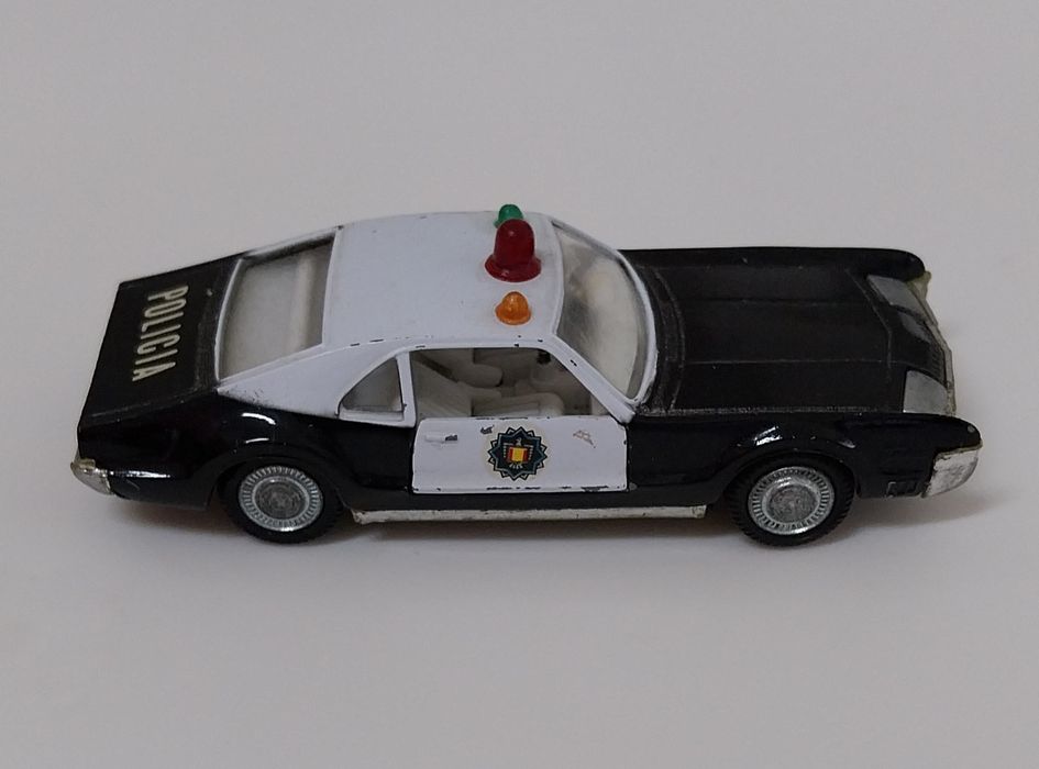 Miniatura antiga Auto Pilen Oldsmobille Toronado em escala 1/43