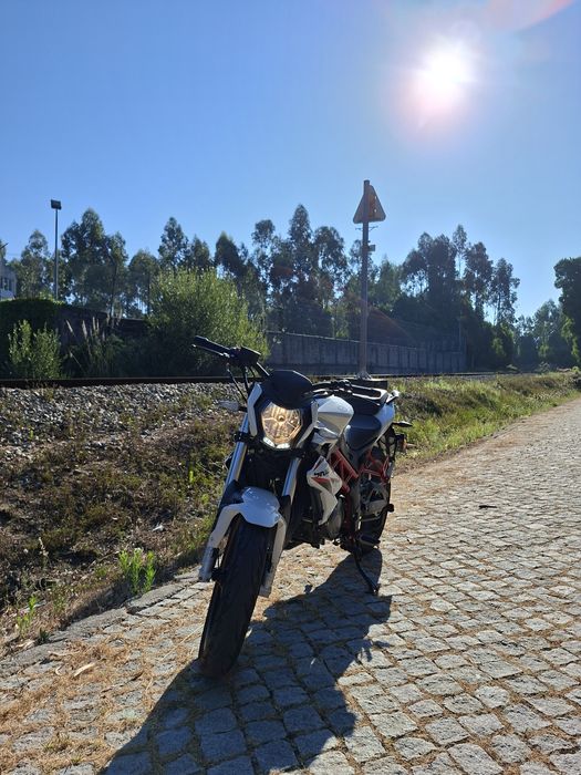 Benelli 125 BN (2023) -  Impecável