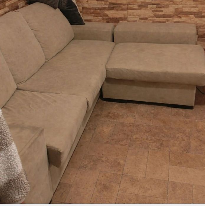 Sofá com chaise long