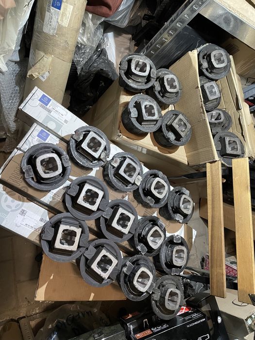 Подушки переднего подрамника Mercedes W140