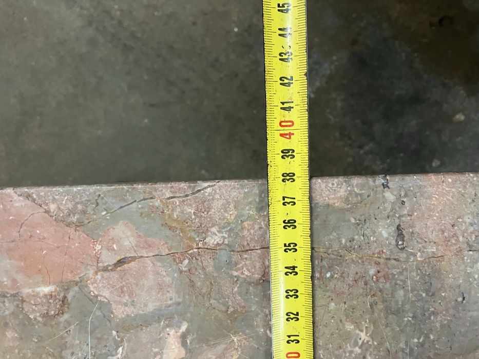 Mesa de centro antiga com tampo marmore