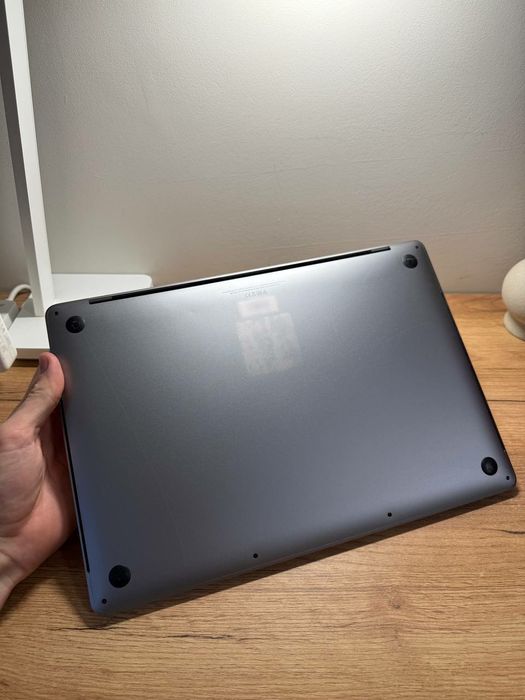 Macbook pro 2019 15 core i9