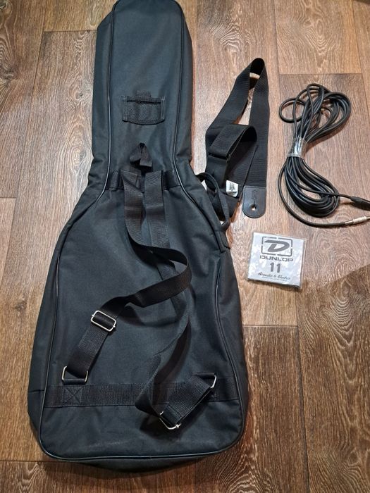 Чохол для електрогітара, струни, ремінь, шнур.