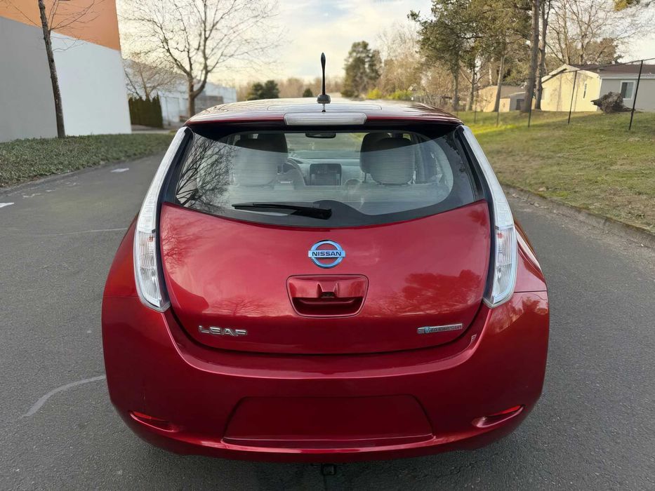 Nissan LEAF S      2015