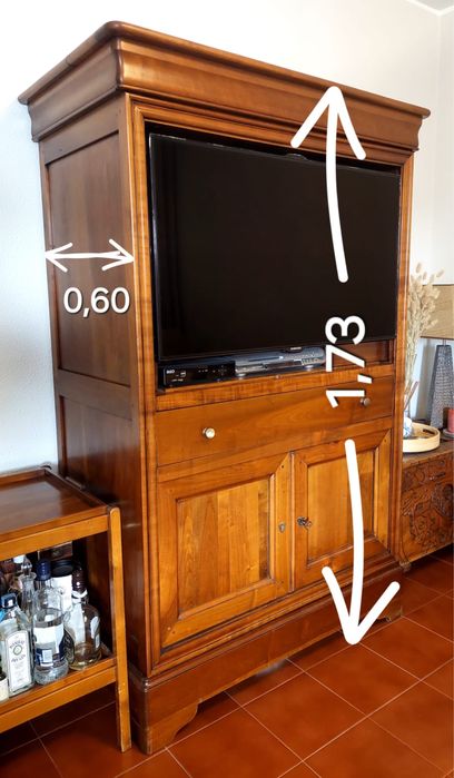 Móvel em Madeira de Cerejeira maciça