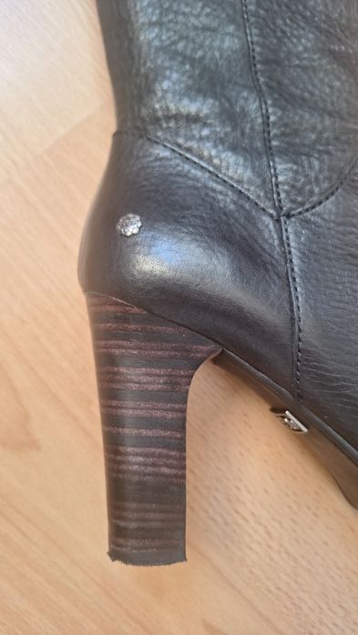 Зимові шкіряні на овчінці високі черевики UGG Savoie р.37,5-38
