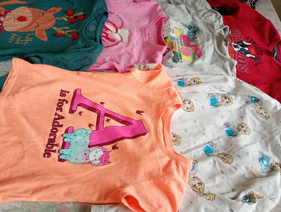 Sprzedam ubranka na 110 bluzy spodnie sukienki dla dziewczynki
