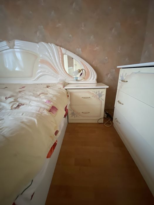 Продам спальню з тумбами та шафу