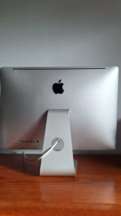 Apple iMac A1311 21.5"- Intel E7600 3.06GHz- 8GB Ram- SSD 240GB