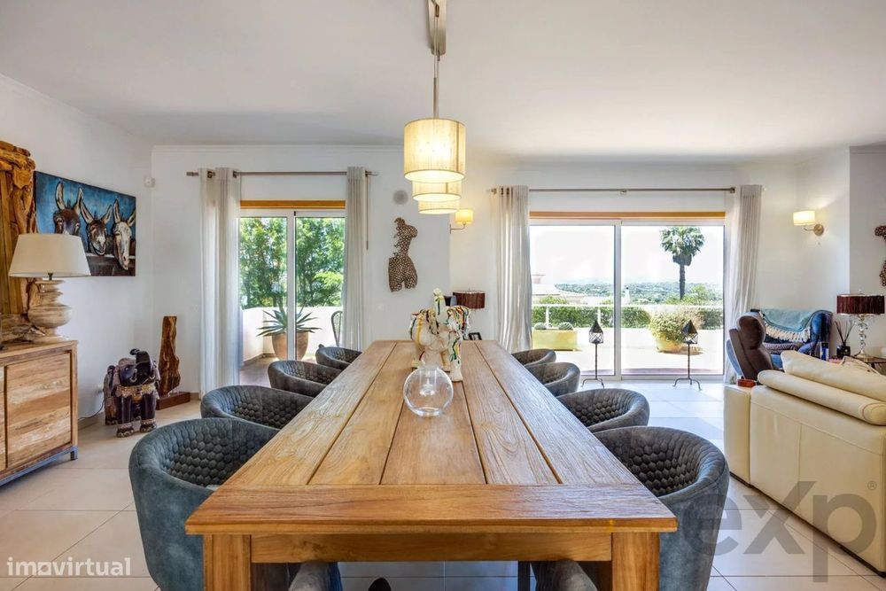 Moradia Familiar T3+1 com Piscina, Entre Lagos e Praia da Luz