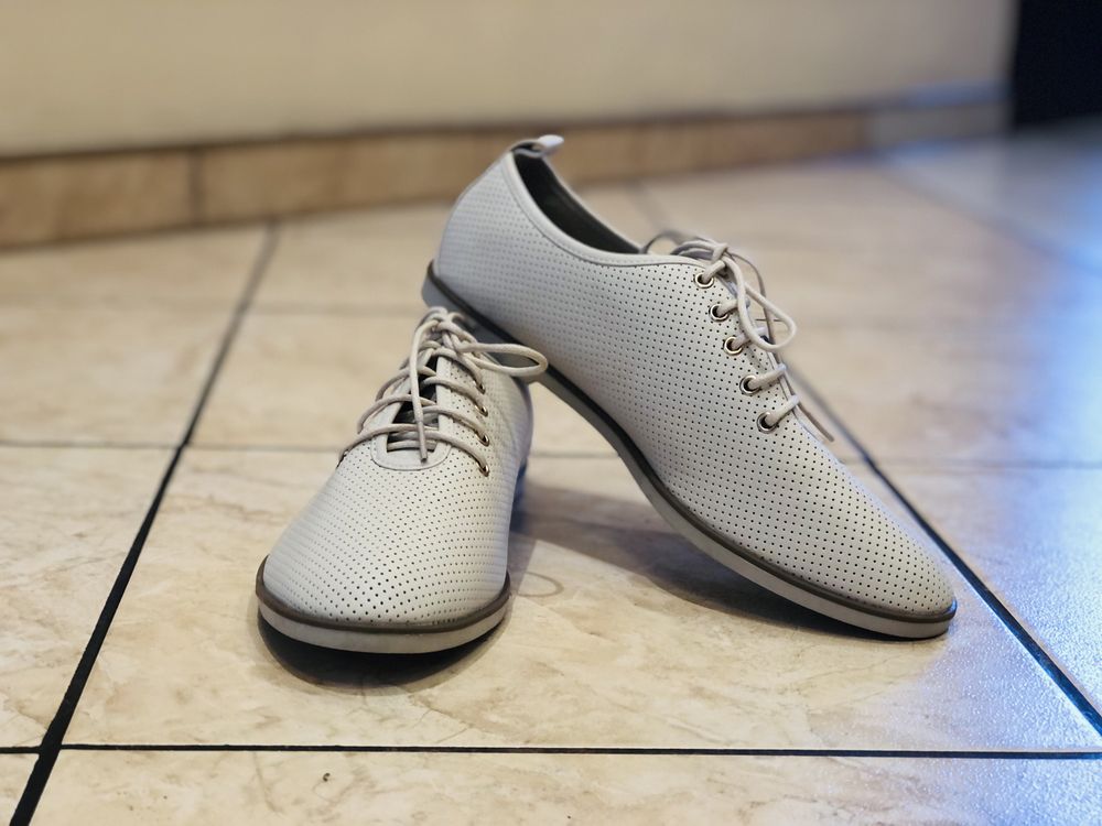NOWE po buty Jenny Fairy CCC na p askim obcasie wi zane rozm. 40 Katowice rodmie cie OLX.pl