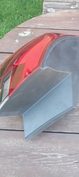 Lampa tylna lewa astra j gtc