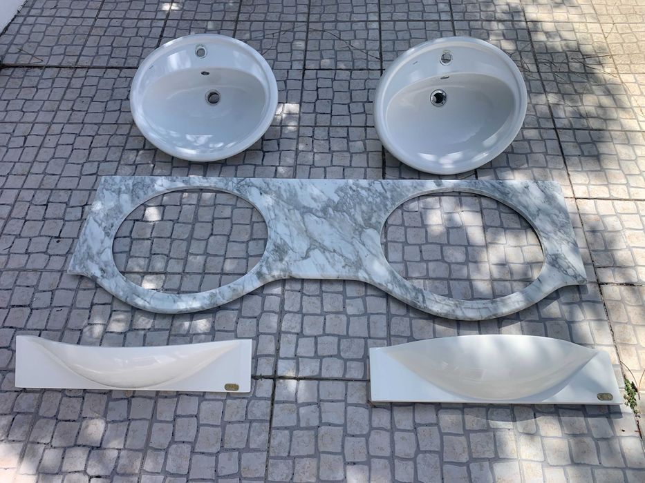 Bancada para WC em pedra com dois lavatórios Indusa