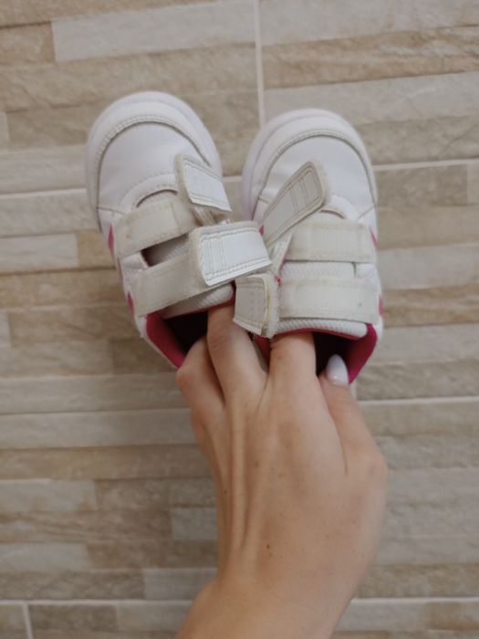 Кросівки Adidas для дівчинки