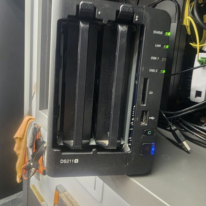 Synology ds211j+ + Seagate 6tb ST6000VN006