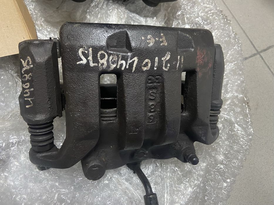 Pinças de travão Nissan D22 com suportes e oferta de pastilhas novas