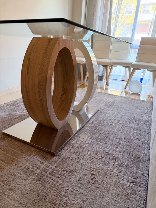 Mesa de jantar tampo de vidro com pé elegante