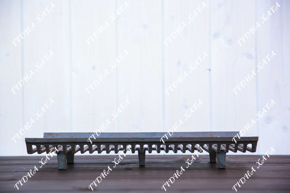 Чугунный колосник на ножках. Решетка для камина Чавунна решітка