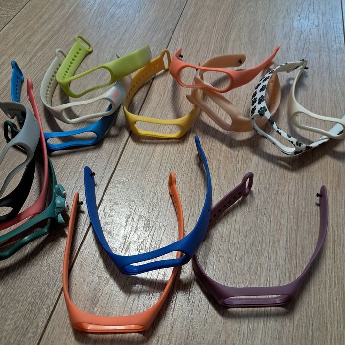 Mi band 4 + ładowarka i paski