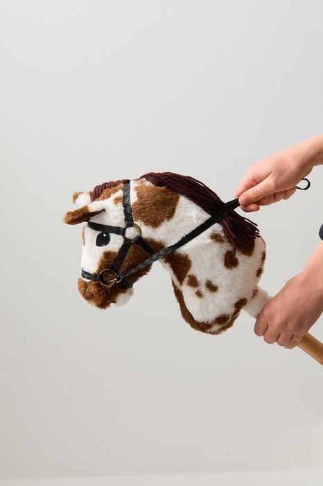 Hobby Horse koń na kiju pluszowy z kantarem i wodami