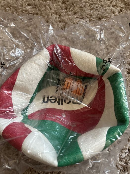 Волейбольный мяч Mikasa V300W