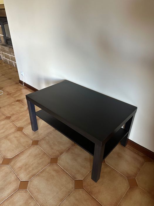 Mesa de salão castanho escuro