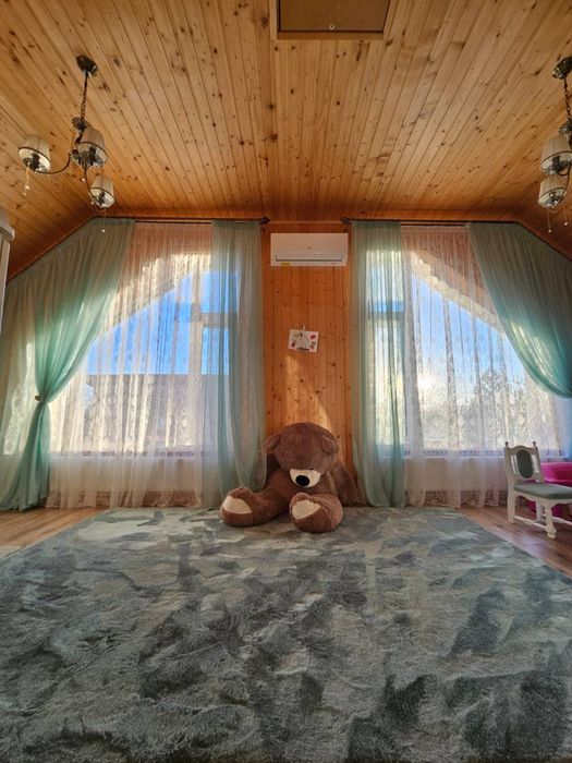 Будинок у місті, дорогий ремонт, меблі, гараж, гостьовий будинок