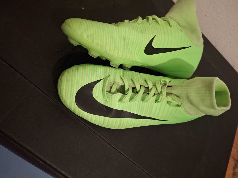 Chuteira NIKE MERCURIAL muito bem conservada