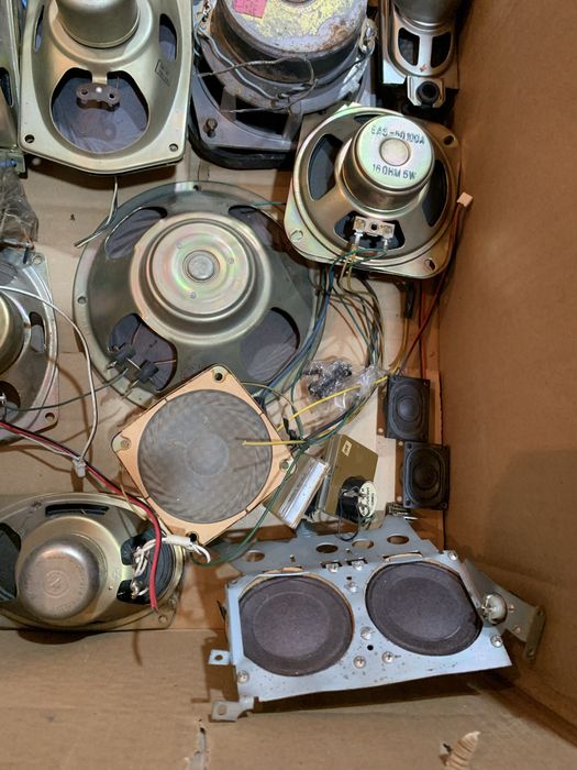 Динаміки різні, 1500 за все разом