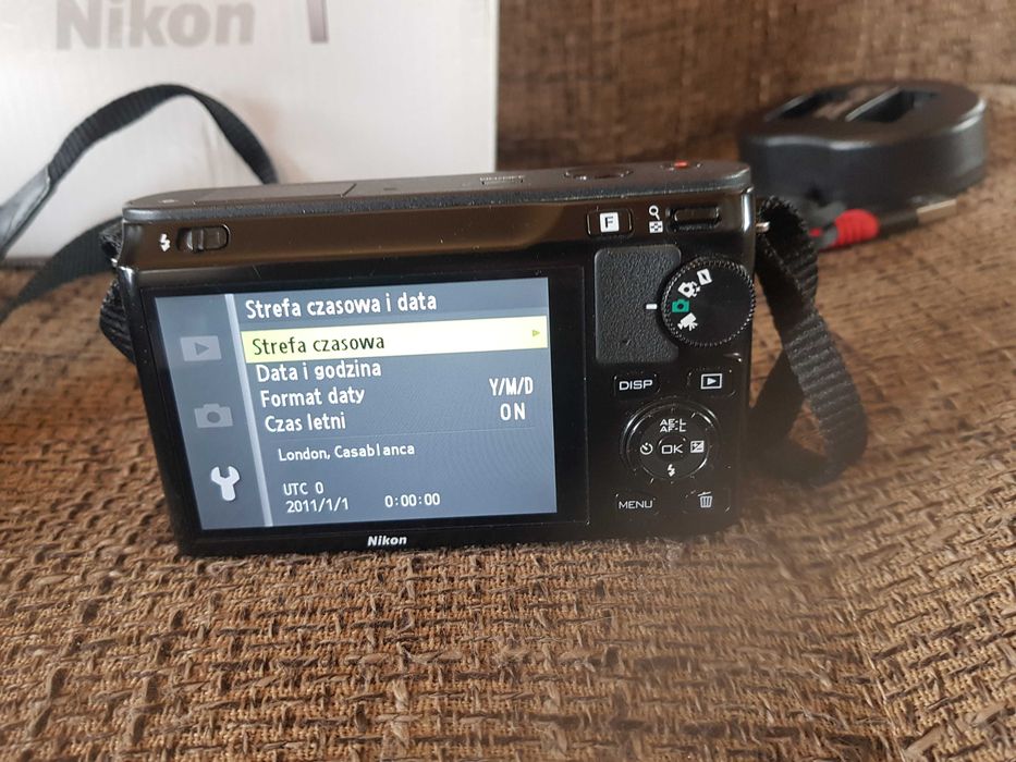 Nikon 1 J1 body - sprawny, bateria  ładowarka, pudełko.