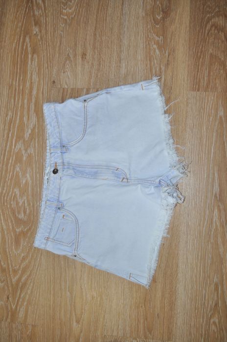 Джинсовые шорты с потертостями zara