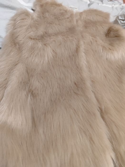 Nowe beżowe futerko bershka