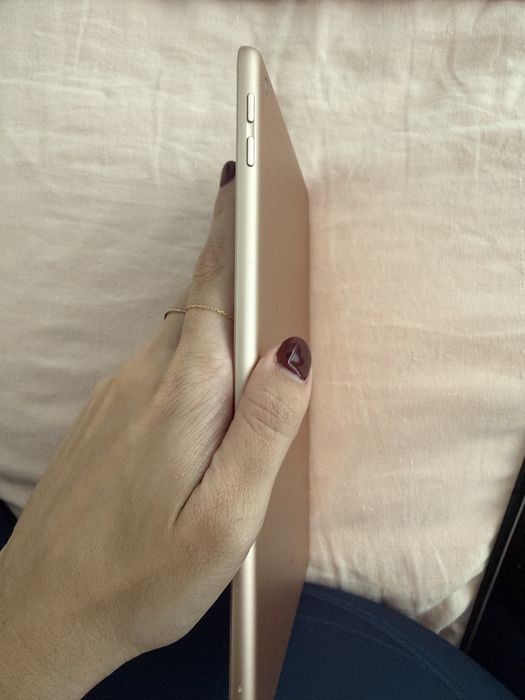 iPad (6th generation)