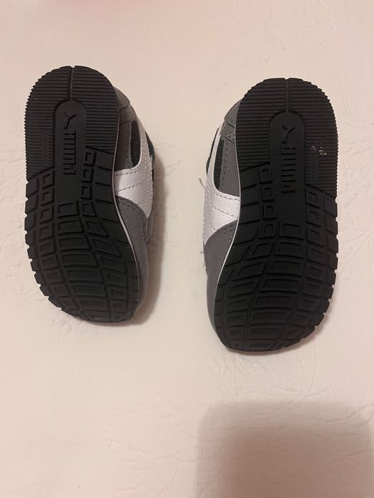 Tenis menino Puma, tamanho 20