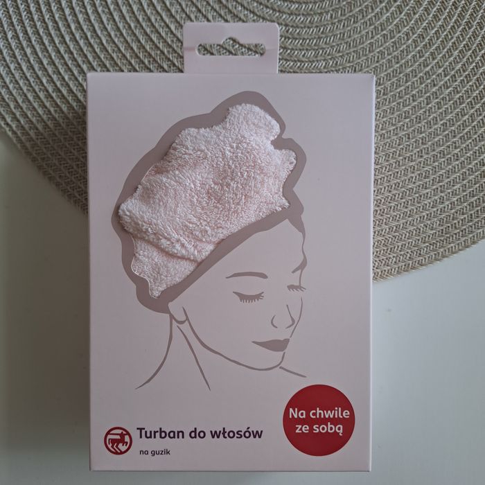 Nowy turban do włosów na guzik.