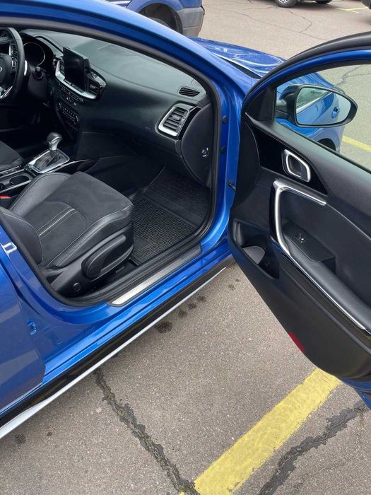 Kia ProCeed офіційне авто.