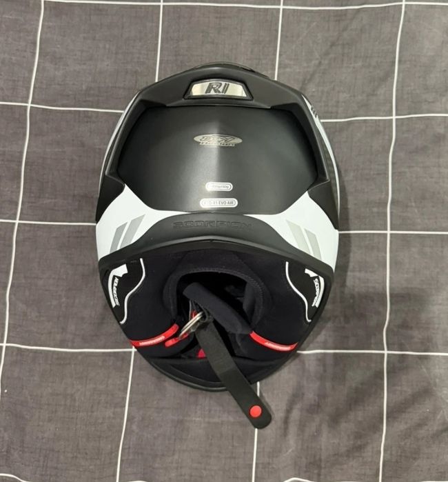 Capacete Scorpion exo r1