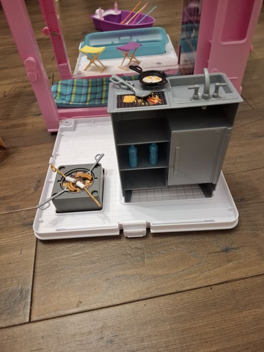 Camper Barbie mega