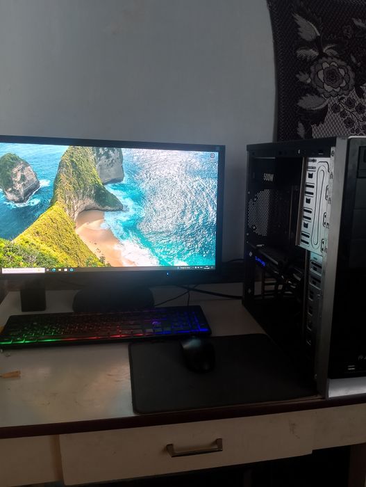 Продаю компа без назви(на корпусі пише Speed)