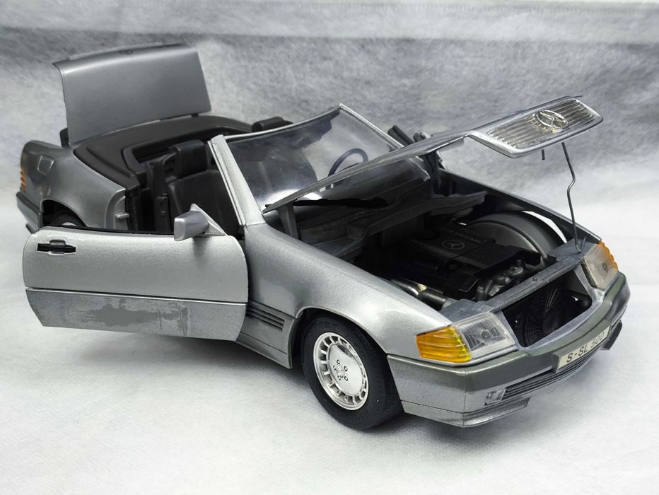 Модель Mercedes-Benz 500 SL (1989) 1/18 Maisto Grey Thailand