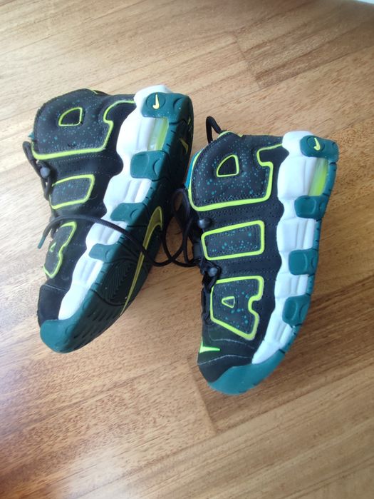 Sapatilhas Nike e botas Timberland