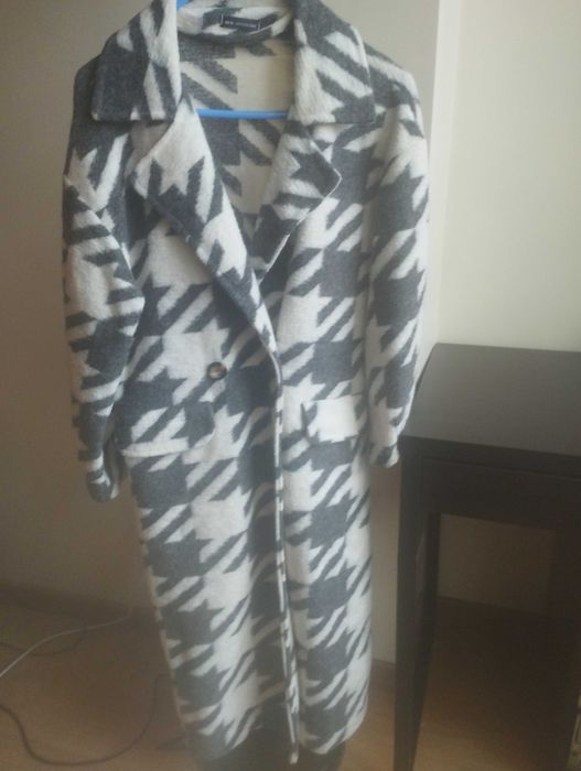 Casaco branco e cinza