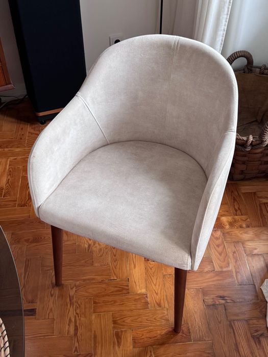 Cadeiras estofadas de elevada qualidade para mesa de sala de jantar