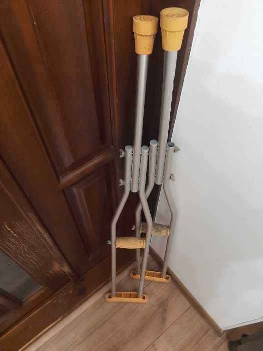 продам металические костыли