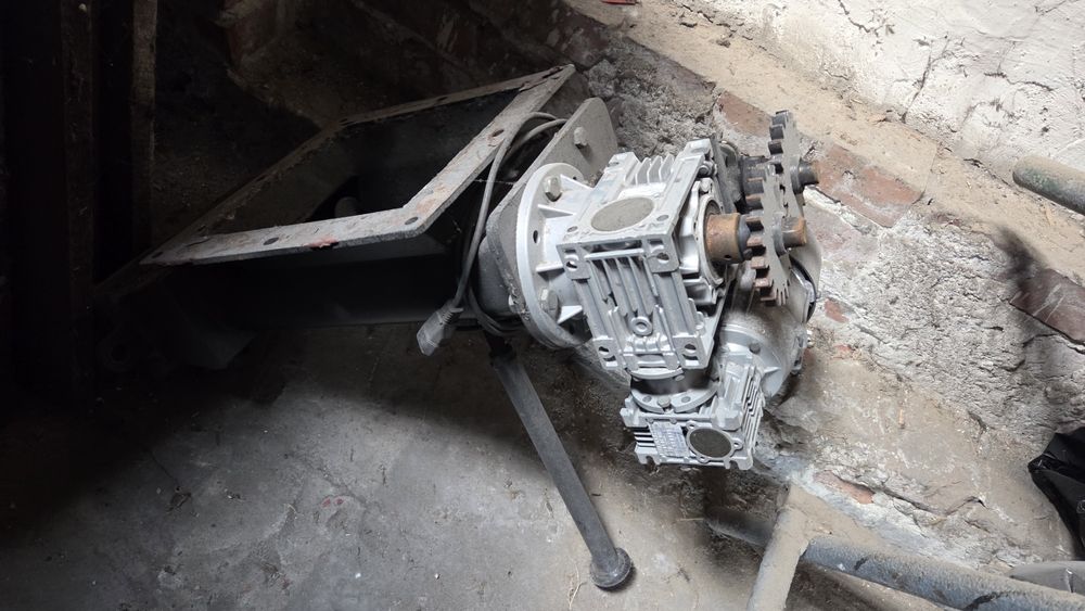 Podajnik węgla +Zbiornik aluminiowy