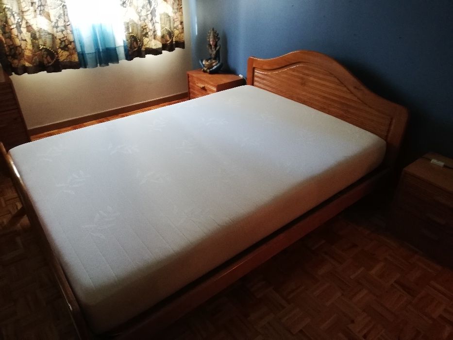 Mobilia Quarto de casal em pinho maciço