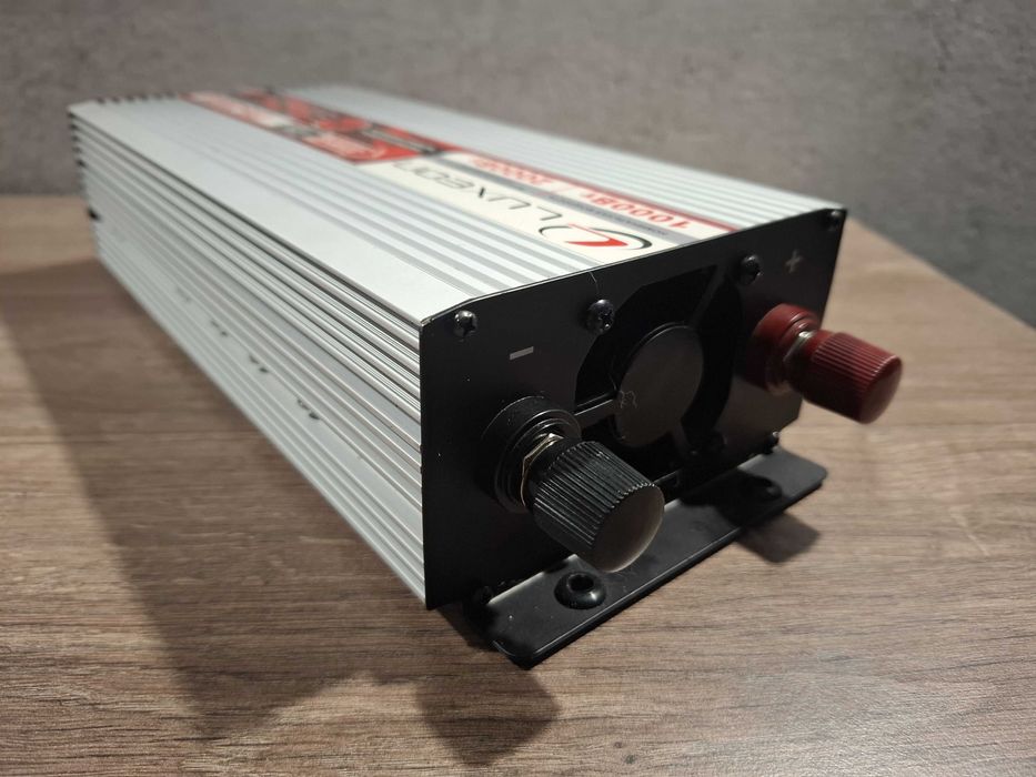 Продам інвертор напруги з постійної 12В на змінну 220В (1 кВт)