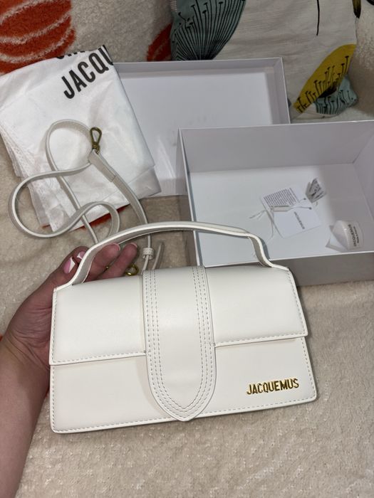 женская сумка Jacquemus Le Bambino белого цвета из гладкой кожи