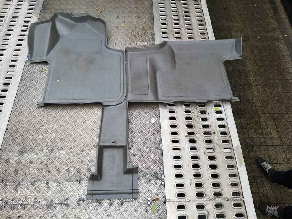 Dywanik wykładzina kierowcy pasażera przedni Vw Crafter Sprinter 906