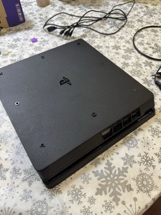PlayStation 4 slim,1Tb-1000Gb+3джойстика